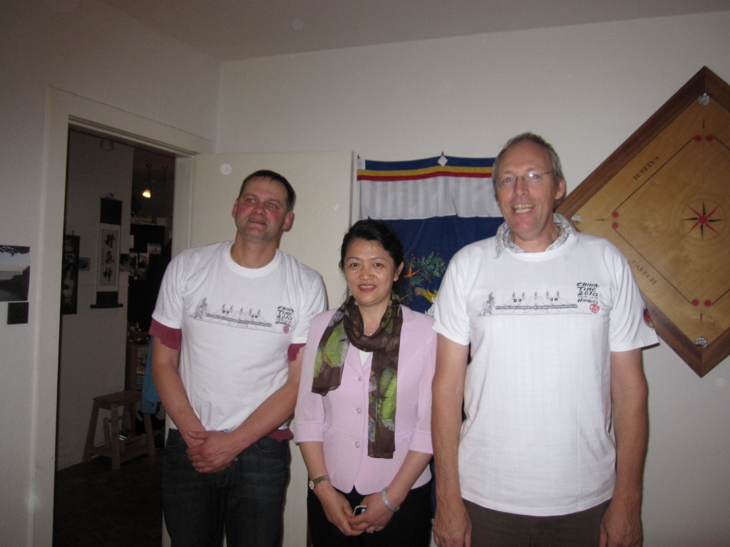 Liu Xiaofang mit zwei deutschen Xiangqi fans
